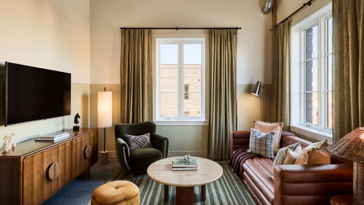 Yamacraw Village Apartment | Stay Near River Street + Pool, Bike, Dining & Gym
