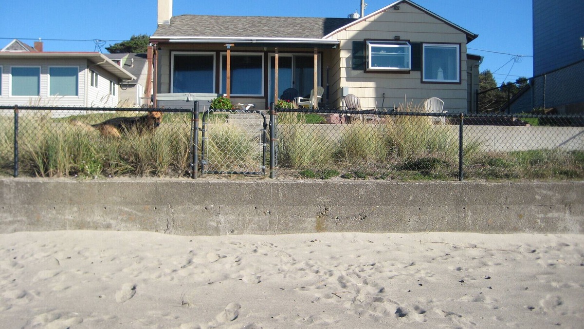 Nelscott House | Stay on the beach not on a cliff