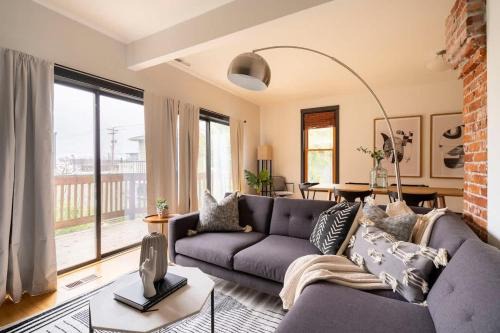 Uptown House | Stay Portland - Scandinavian Loft - NW 23rd & Espresso Shops