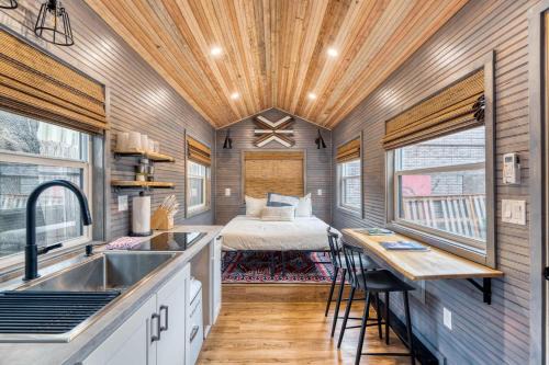 Hosford-Abernethy House | Stay Portland - Tiny Aztec - Walk to Local Shops & Restaurants