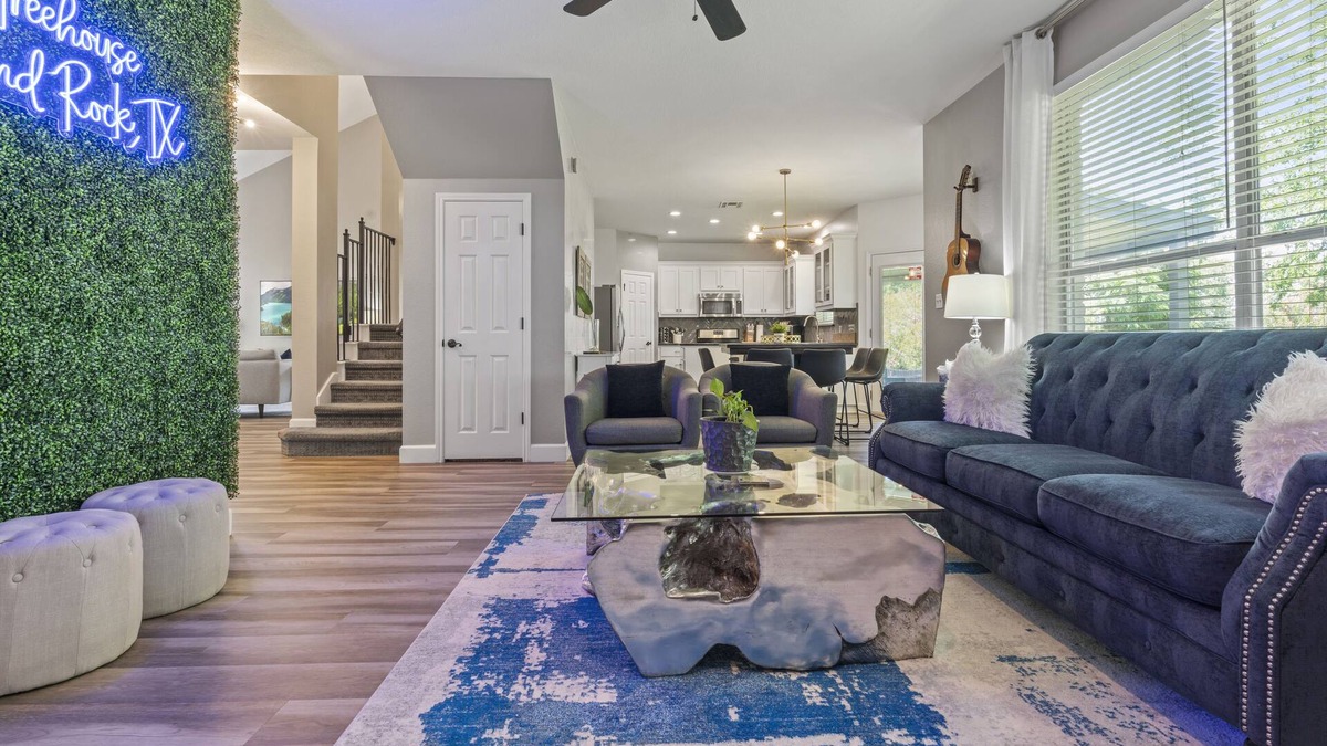 Round Rock House | Stay @ the TREEHOUSE! 4 bedroom+game room+huge backyard