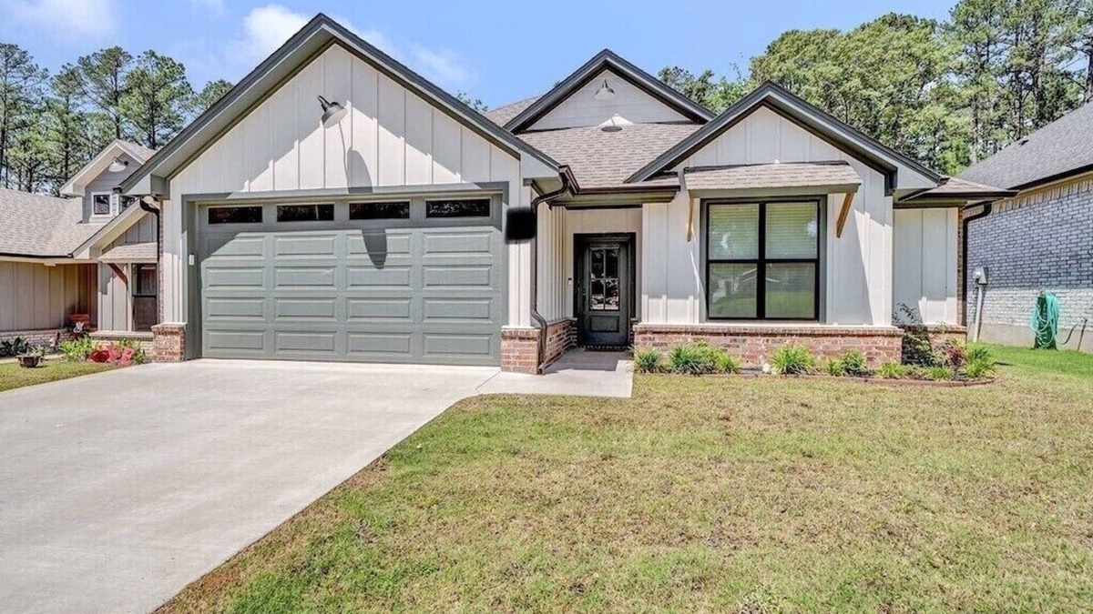 Tyler House | STAY TYLER @ Vine- near shops- Fast Wifi