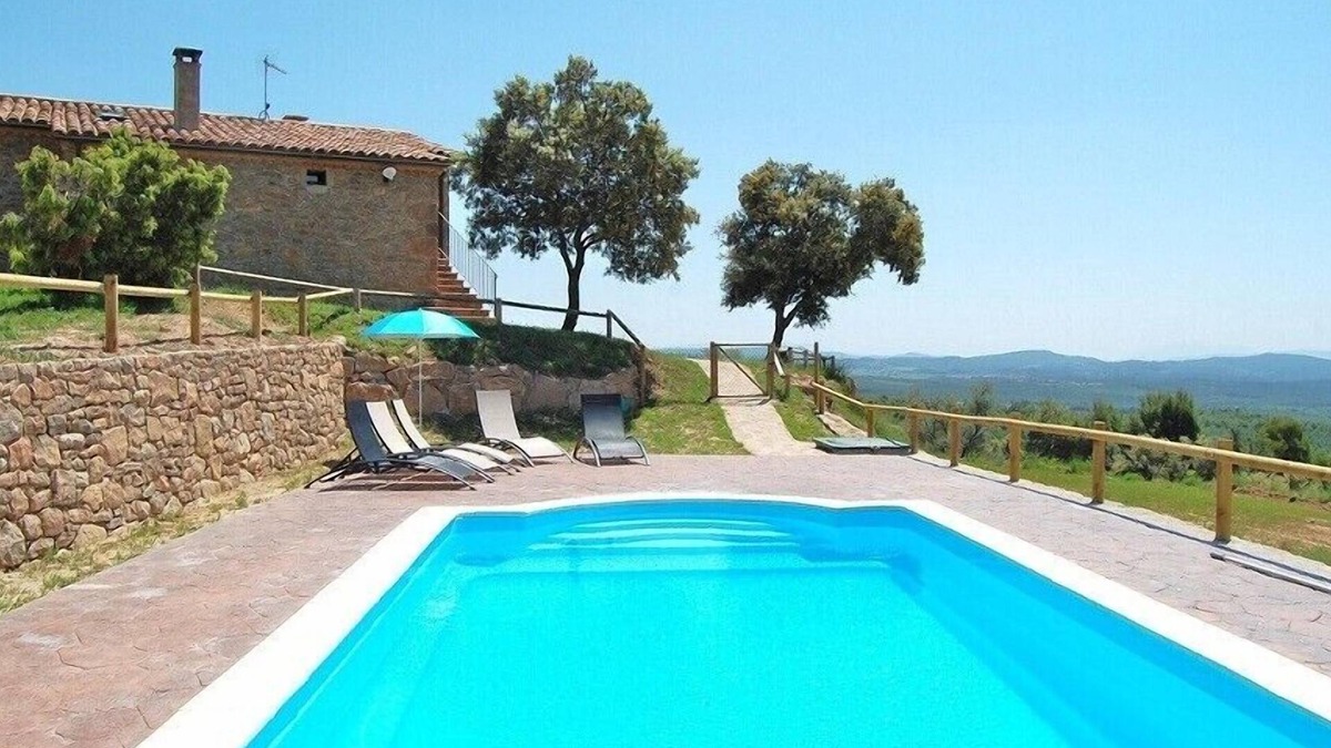 Cardona Villa | Stay with a stunning view - and still Barcelona and the Pyrenees not far