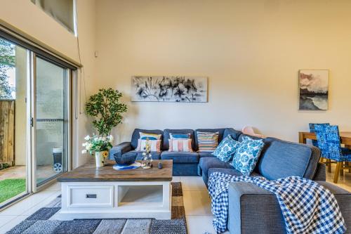 Sanctuary Lakes House | StayAU 3BR Cozy Retreat Point Cook Golf Nearby