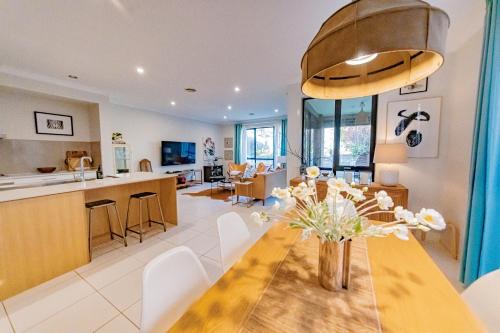 Wantirna South Villa | StayAU 4BR Designer Home in Knox