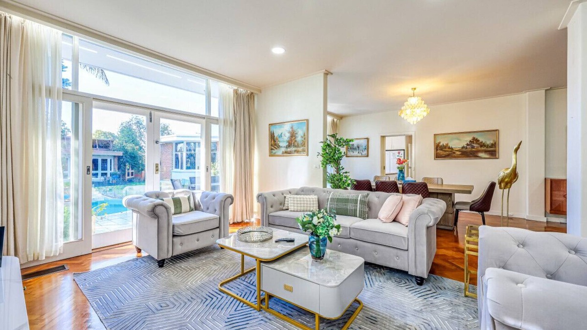 McKinnon House | StayAU 6BR McKinnon Pool Home