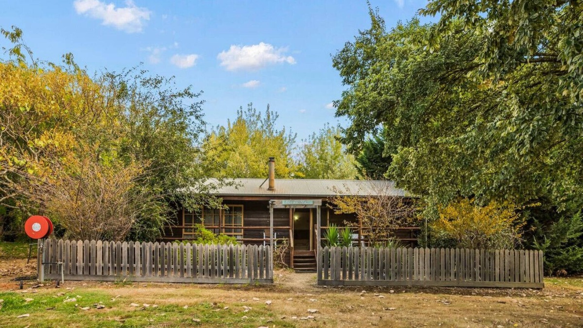 Badger Creek Cabin | StayAU Cedar Lodge 3BR Quaint Countryside Cottage