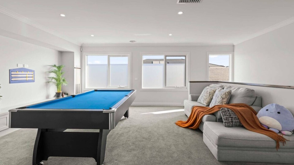 Point Cook House | StayAU Contemporary 5BRM Families Home Point Cook