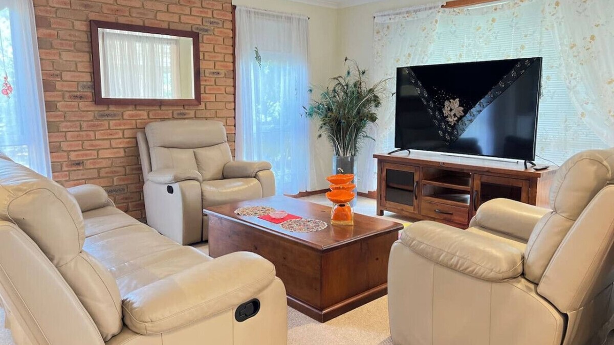 Little River Cabin | StayAU Farmstay escape Pastoral Fruit Picking