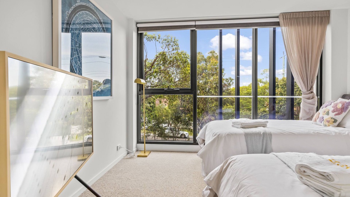 Oakleigh House | StayAU Modern Townhouse