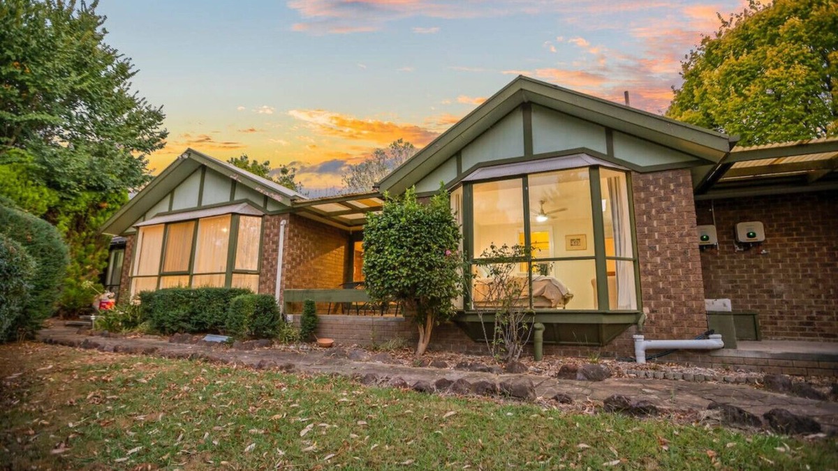 Badger Creek Cabin | StayAU The Homestead 4BR Spacious Nature Retreat