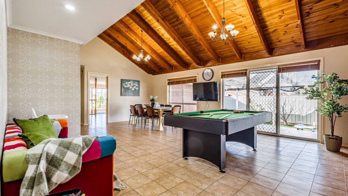 Seabrook House | StayAU Tranquil 4BR Lakeside Retreat in Seabrook