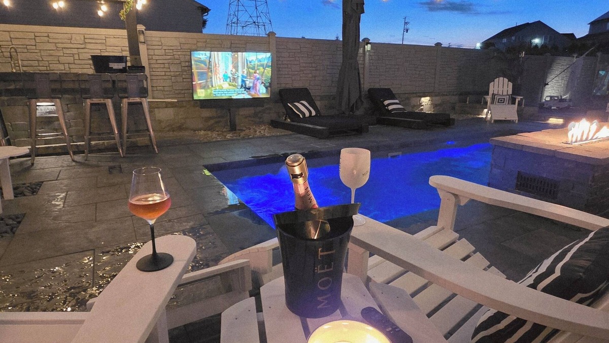 Palmer Condo | Staycation Oasis! A unique Experience!nnHeated salt water pool closing 10/31/25!