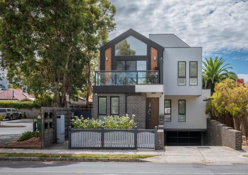 Thornbury House | StayCentral - Thornbury Entertainer Townhouse