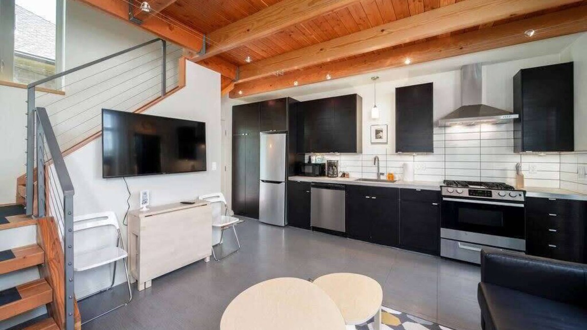 Belmont House | #StayinMyDistrict Buckman Open Loft-Style Townhome