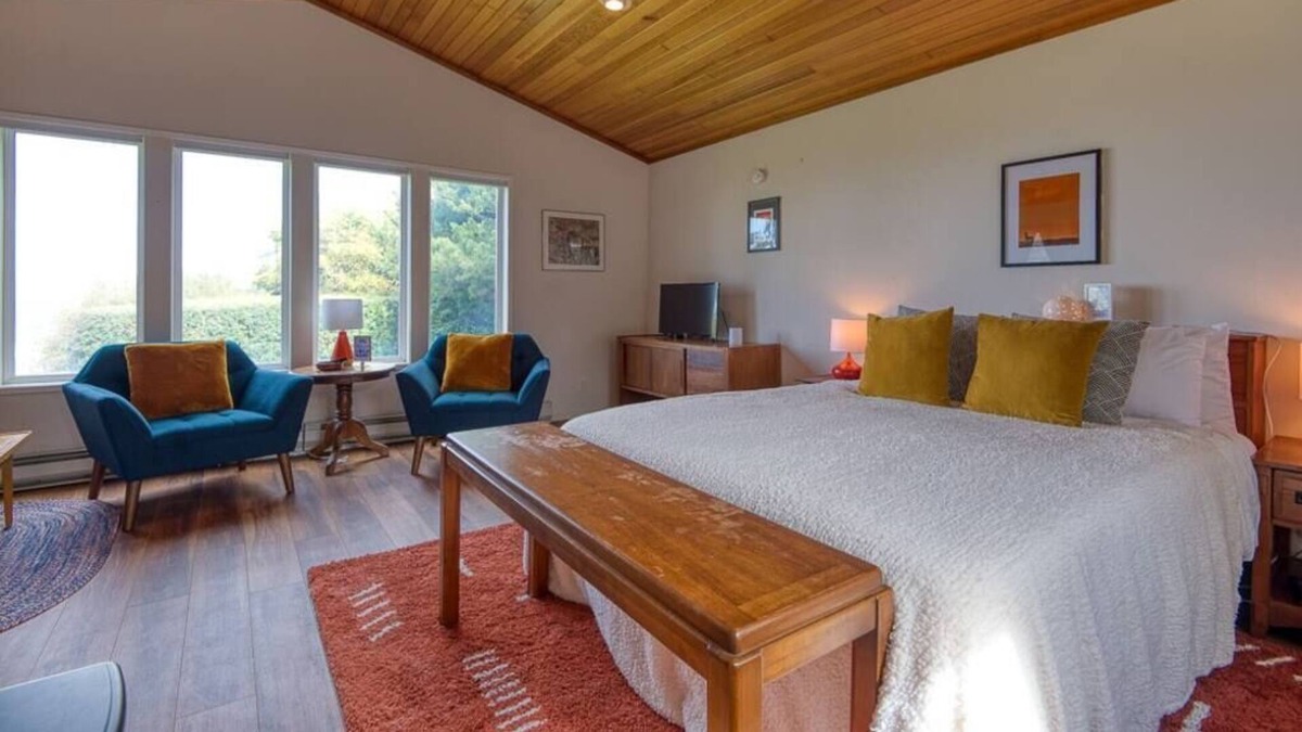 Coos Bay House | #StayinMyDistrict Cape Arago Ocean Studio Suite