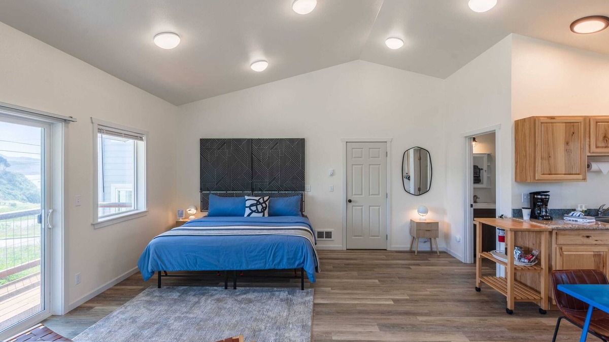 Port Orford Apartment | #StayinMyDistrict Oceanview Studio Loft