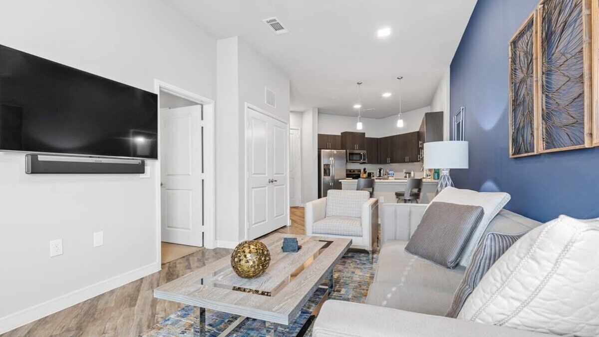 Richardson Apartment | StayOvr at Galatyn Park, Richardson|1BR