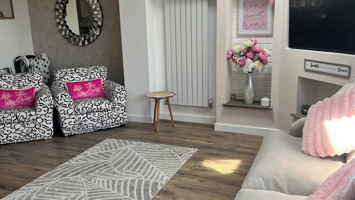Solihull House | staysolihull, large spacious corner house,