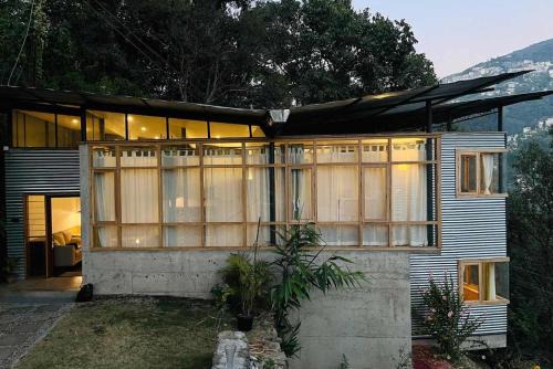 Gangtok Villa | StayVista at Gassa Home with Mountain View, BBQ, Lawn at Gangtok