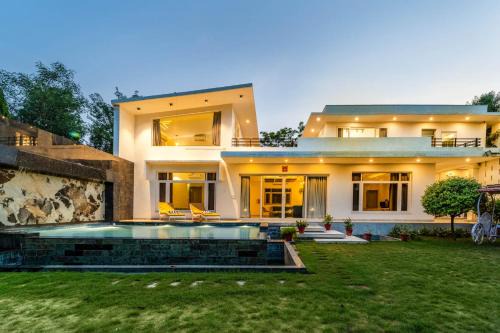 Chaksu Villa | StayVista at Kuber Vatika with BBQ & Bonfire