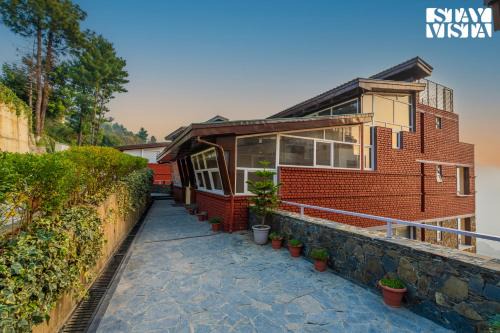 Shimla Villa | StayVista at Orchards - Elysium Estate with WiFi, Bonfire