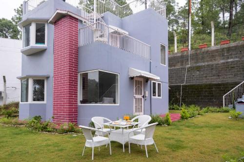 Lansdowne Villa | StayVista at Pines & Fir - Sprawling Gardens with Seating and Swings