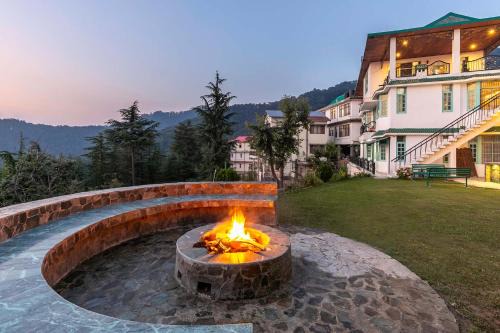 Chail Villa | StayVista at Raas Villa with BBQ & Bonfire