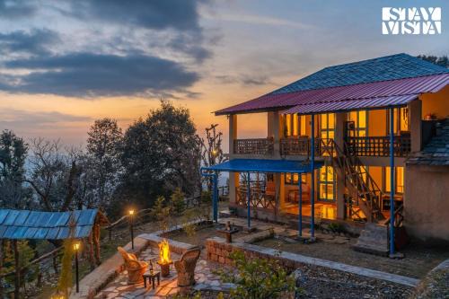 Bir Villa | StayVista at Rooh - 2BR Sunset View Villa in Palampur