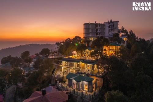 Barog Apartment | StayVista at Serene with Outdoor Bonfire