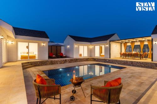 Dudu Villa | StayVista at The Leo's Manor with Bonfire, Pool