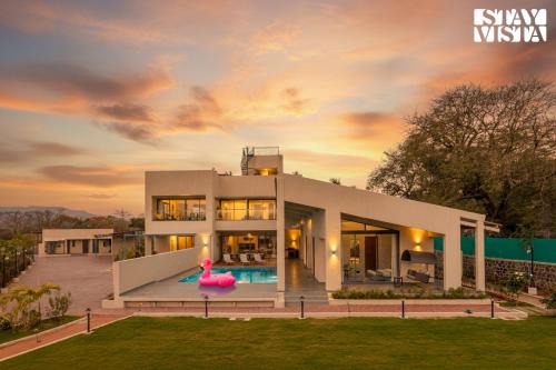 Kihim Villa | StayVista at Villa Lemonade with BBQ & Bonfire