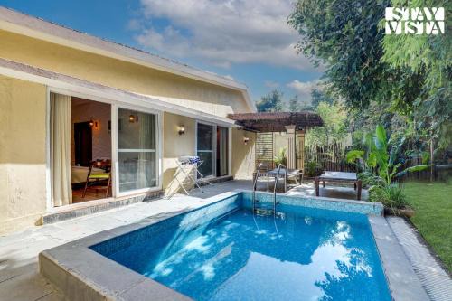Mocha Villa | StayVista's Bhils Kabeela - Kanha - Outdoor Pool, Games Room & Kids Zone