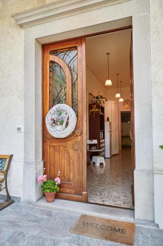Sales House | Stazione 8
