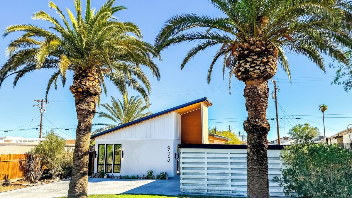El Centro House | Steam and Rainfall showers, Chef's kitchen, king beds, 75 inch TV