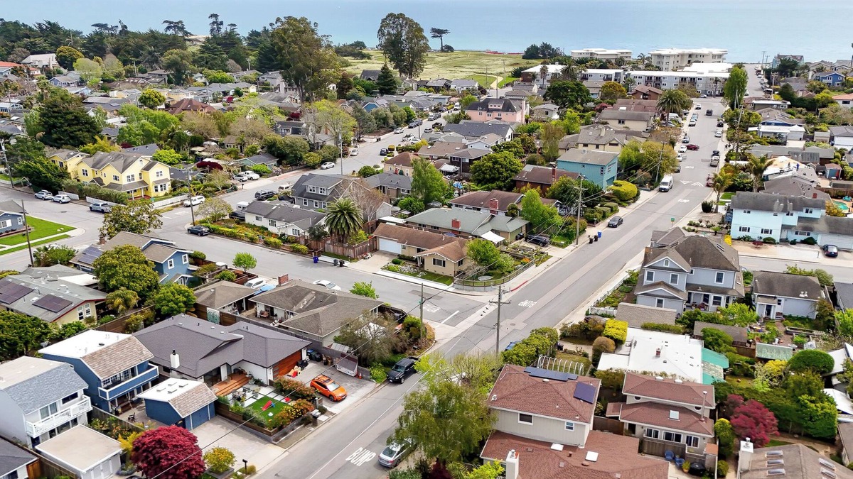 Westside Santa Cruz House | Steamers Lane Retreat