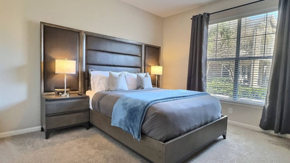 Lenox Apartment | Stellar suite w/Gym, Pool & Netflix, sleeps 4!