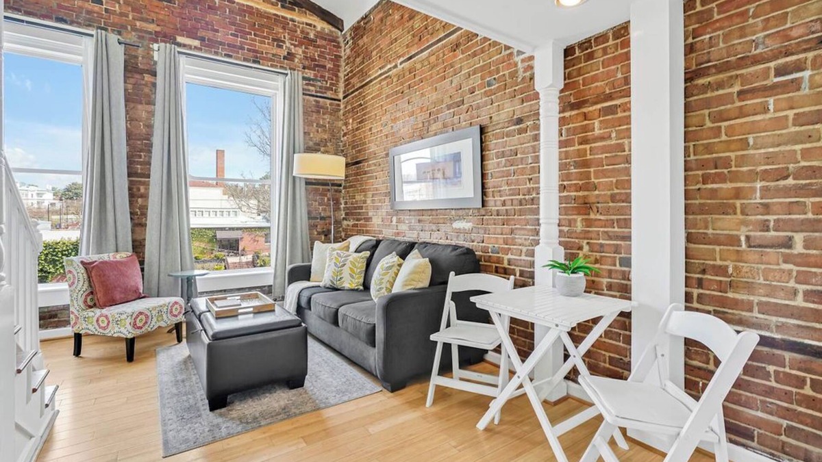 Wilmington Historic District Hotel | Stemmerman Suite on Front! Perfect location in the Heart of Downtown!