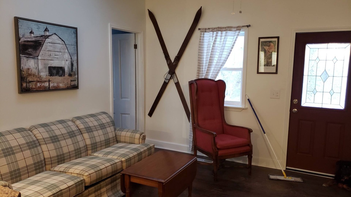 Findley Lake House | Step back in time farm house