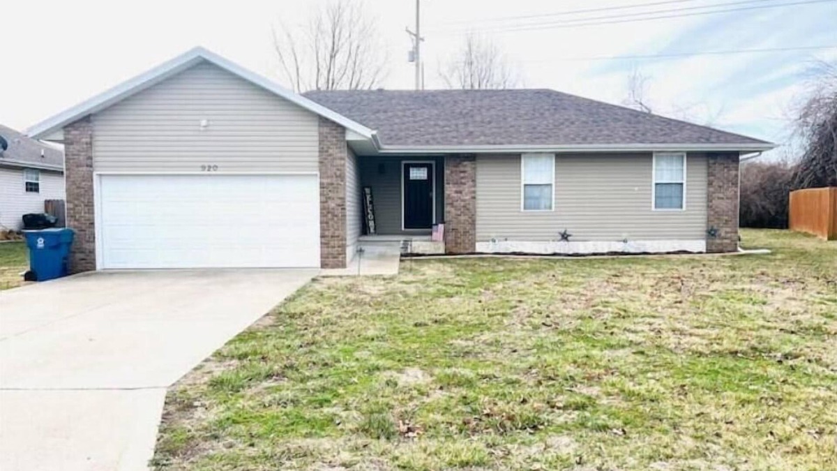Ozark House | ☕️☕️Step Back into Quaint & Quiet Brookshire☕️☕️
