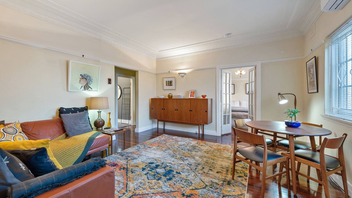 New Farm Apartment | Step Back into Style ~ 2Bed/1Bath/1Car ~ New Farm
