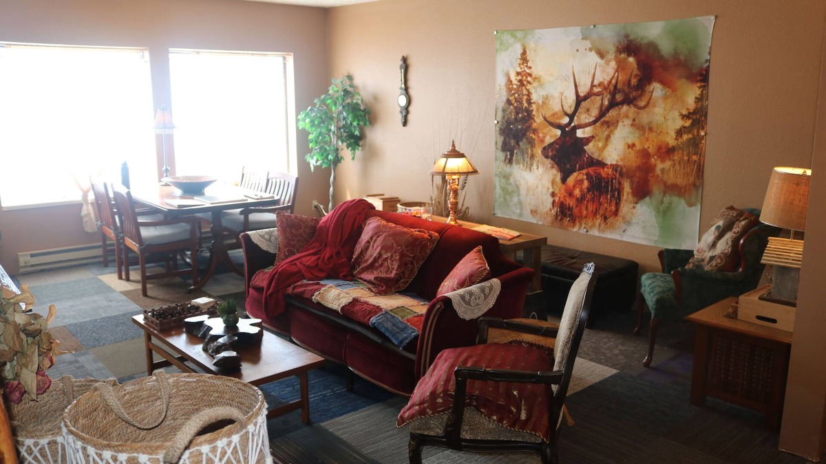 Toledo Apartment | “Step into Timeless Charm: Discover the Vintage Sanctuary of Toledo, Oregon"