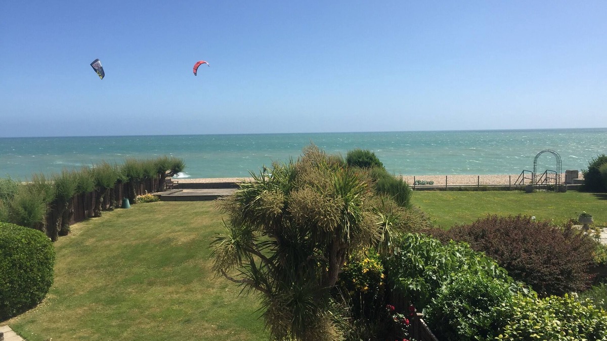Aldwick House | Step onto the Beach at 7 Aldwick Avenue
