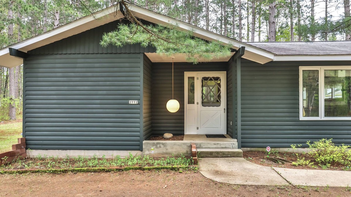 Sayner House | Stepaway Vacation Rentals- Conifer Cabin