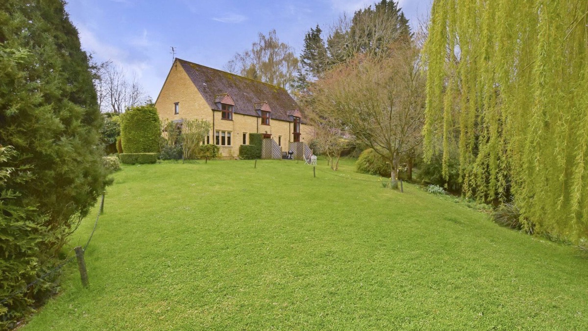 Blockley Cottage | Stepping Stones Cottage - sleeps 4 guests in 2 bedrooms