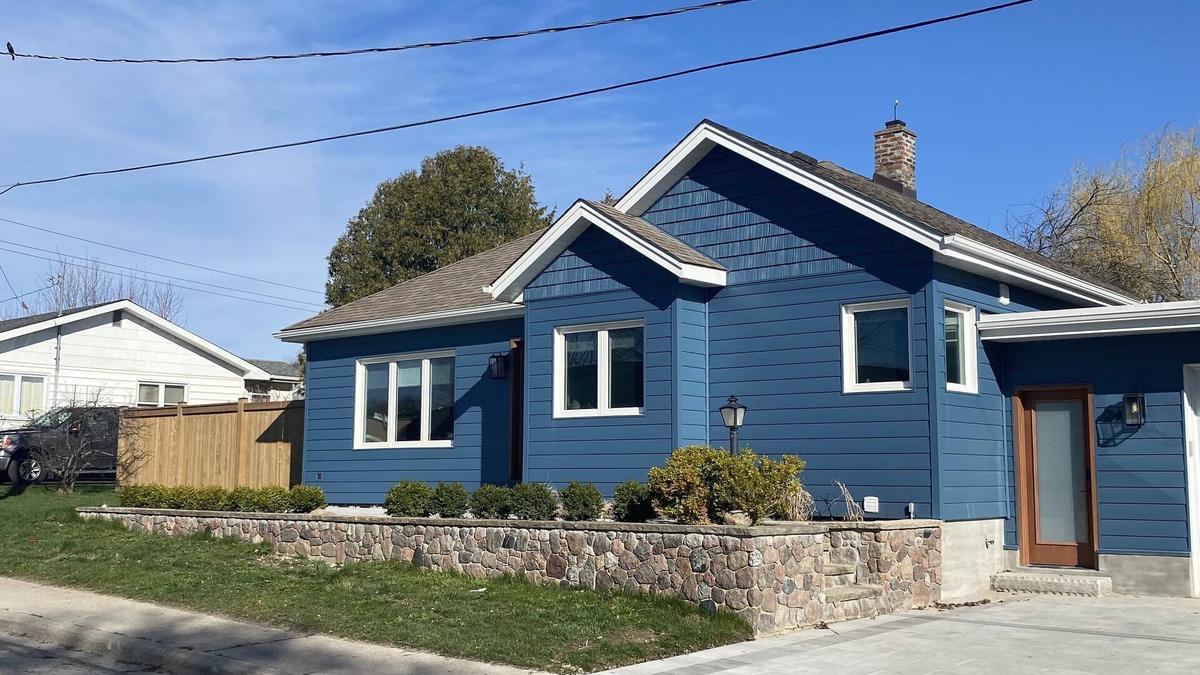 Meaford House | Steps away from Georgina bay beach
