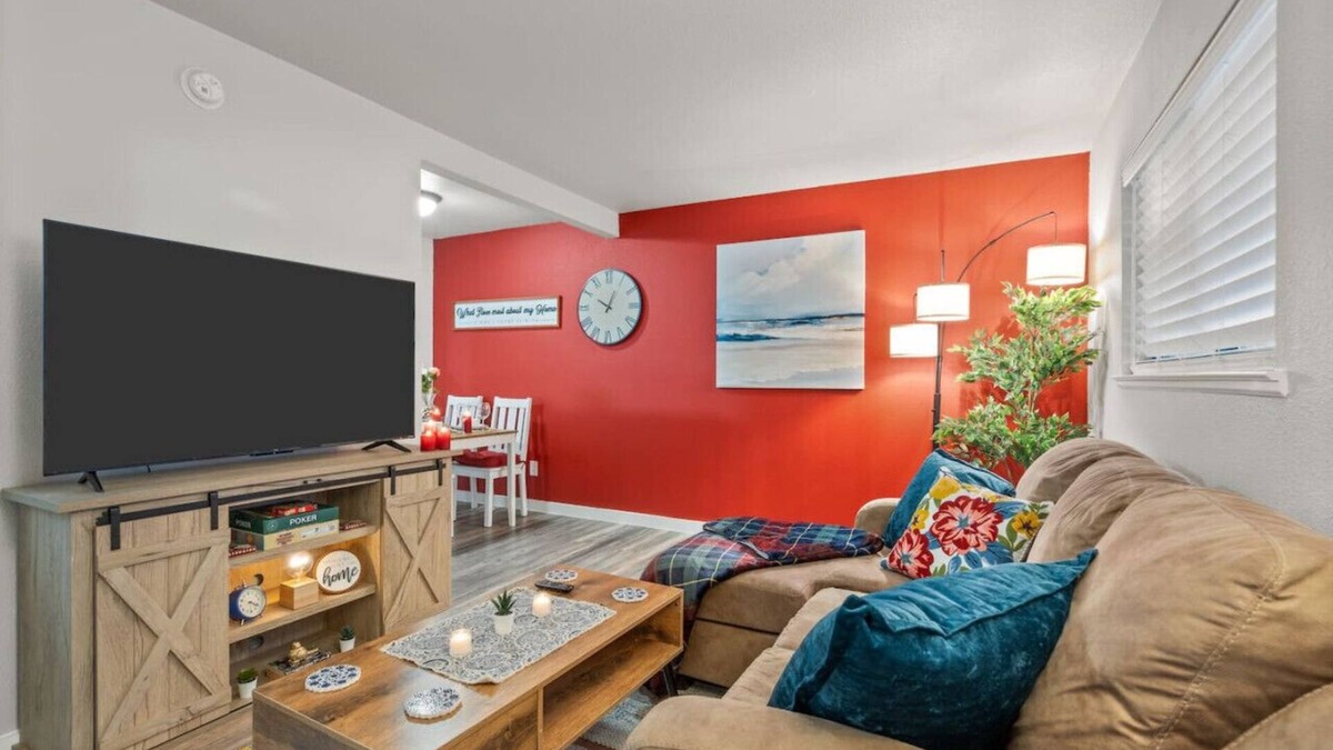 Central Arlington Apartment | Steps Away from the Heart of the FUN!AT&T Walkable