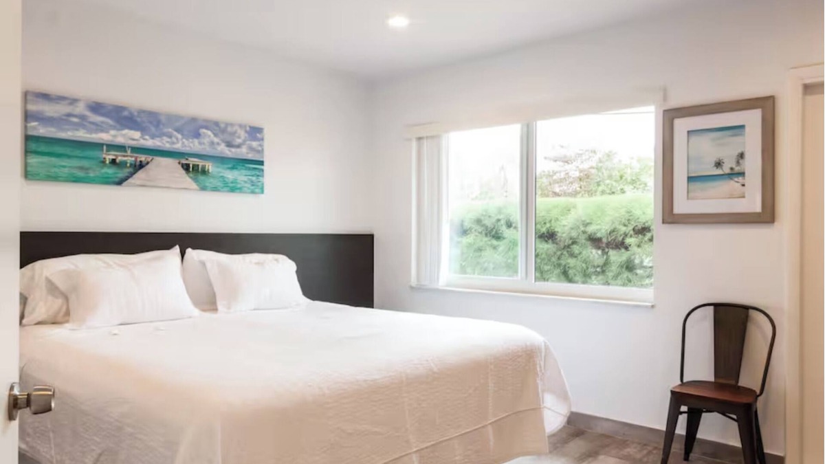 Survey Creek Condo | Steps from beach, cozy 1BR condo in wonderful Deerfield Beach.