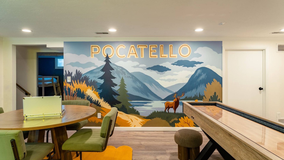 Pocatello House | Steps from ISU, Hot Tub, Fire Pit, game room,