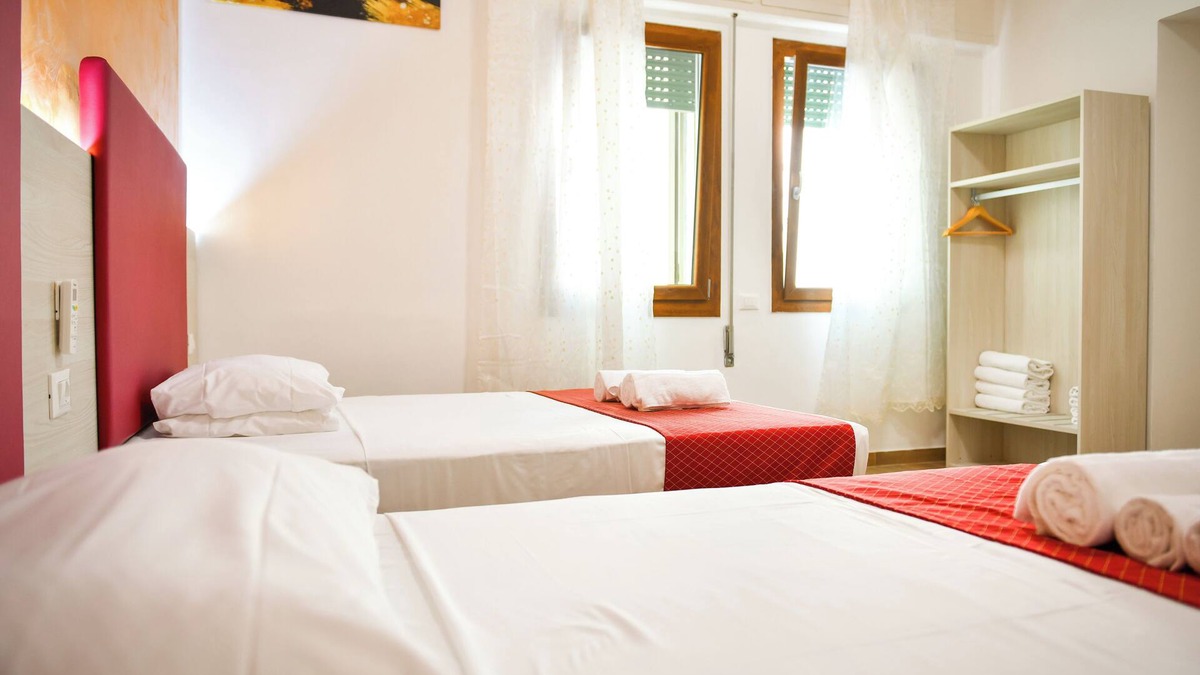 Mestre Hotel | Steps from Mestre Station, 4 Mins to Venice, Food & Comfort All Around